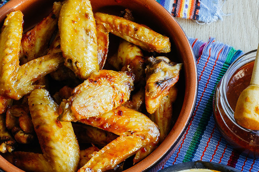 Alitas en adobo de chile chipotle. Receta de cocina fácil, sencilla y