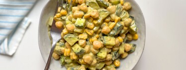 El pepino y los garbanzos se combinan de maravilla en esta saludable y saciante ensalada 