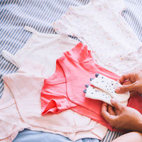 Trucos de madre que te ayudarán a ahorrar al comprar ropa para el bebé