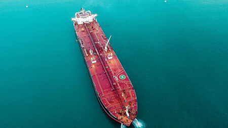 Oil tanker