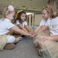 Las preciosas fotografías de cuatro niñas que lucharon y vencieron juntas al cáncer