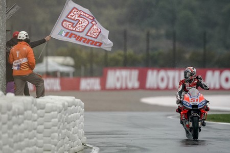 Michele Pirro: "Pocos serían capaces de enderezar la moto como Lorenzo, quizá Stoner hizo algo similar"