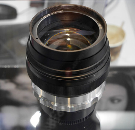 Meyer-Optik Gorlitz ha «resucitado» dos objetivos míticos de Zenit: el 85 mm f/1.4 y el 80 mm f/1.8