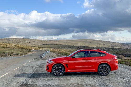 Probamos el BMW X4 M Competition, un SUV de 510 CV que parece interminable y mantiene su lado racional
