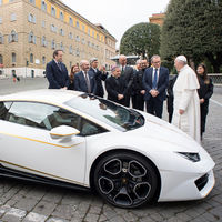 El Papa Francisco ya tiene su Lamborghini Huracán LP 580-2 de tracción trasera, aunque no derrapará mucho con él 