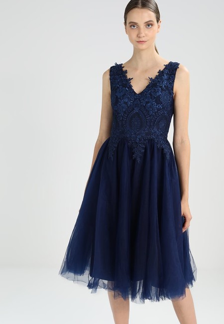 El vestido de cóctel Kristin de Chi Chi London está rebajado un 50% en Zalando y puede ser nuestro por 39,95 euros