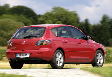 Mazda 3 de primera generación, a revisión: el logo del volante puede romperse y salir proyectado