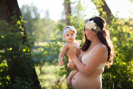 La belleza de las madres: 33 preciosas fotos que elogian los cuerpos del postparto y la maternidad