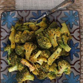 Esta receta de brócoli prenavideña es sana, rápida, barata y, además, está buenísima  