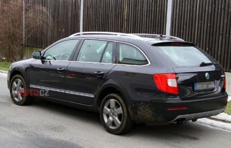 Skoda Superb Combi Scout trasera