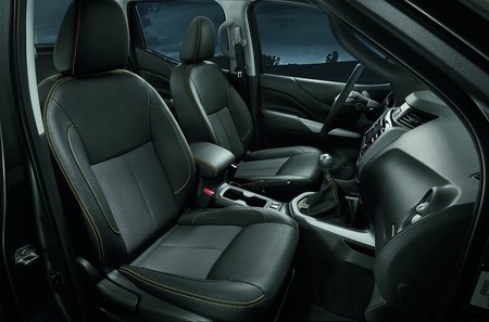 Nissan Np300 Frontier Le Midnight Edition 2