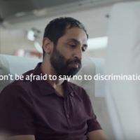 Este vídeo te hará reflexionar sobre la discriminación en los vuelos