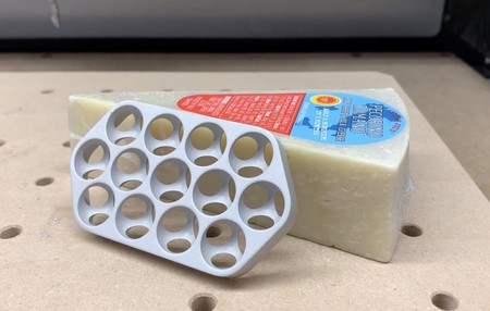 Un youtuber despeja las dudas: por mucho que el Mac Pro recuerde a un rallador de quesos... no ralla bien el queso