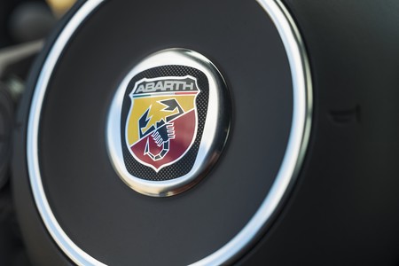 Abarth 695 Yamaha Xsr900 020