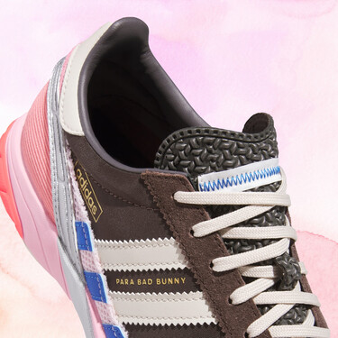 Estas zapatillas de Bad Bunny y Adidas combinan dos modelos en uno para que todos te volteen a ver