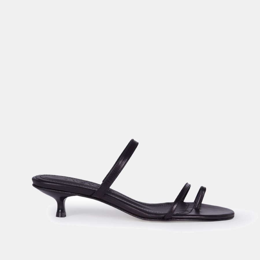 Augusta - Kitten heel sandal in leather.