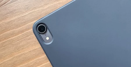 Smart Keyboard Folio の背面は iPad Pro 全体をカバーします。