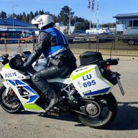 La madre de todas las multas se la ha llevado esta motera que cometió 35 infracciones en una noche, incluido huir de la policía 