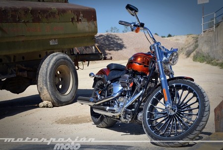 Harley-davidson-cvo-breakout