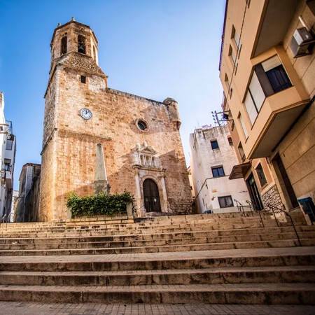 Pueblo Encantador Tarragona Eclipse Solar Montana Mar Tranquilo Sin Turistas Buena Comida Barato