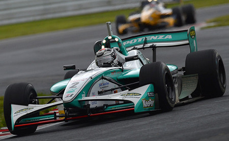 André Lotterer vence una segunda carrera de la Super Fórmula marcada por la lluvia y la niebla