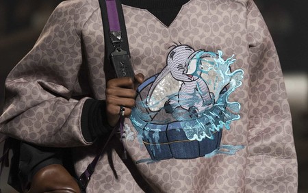 Coach vuelve a apostar por los personajes de Disney para su colección de primavera en Nueva York