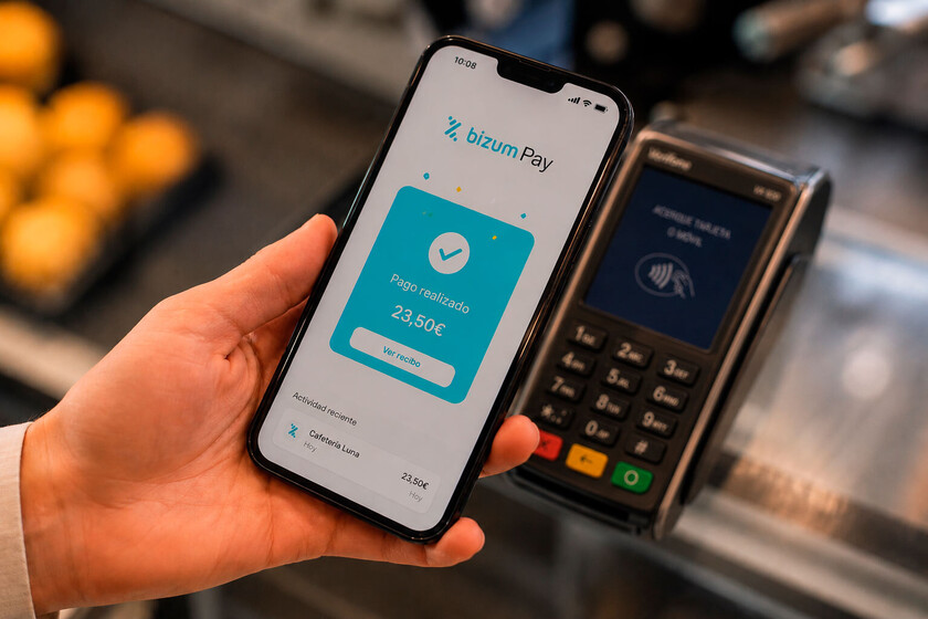 Bizum Pay se anunció como la revolución de los pagos sin tarjeta. Tres semanas después acaban de dar un paso atrás