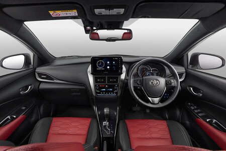 Toyota Yaris Hatchback 2024 4