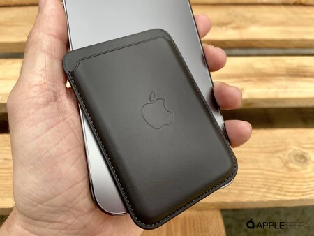 MagSafe ウォレットをスキニー ジーンズのポケットから取り出すと、このようになっていることがよくあります。