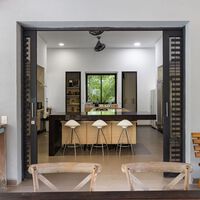 Dos arquitectos enseñan la alternativa a las cocinas abiertas: “como cualquier tendencia, primero se llevan al extremo y después llega un criterio más maduro”