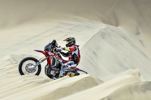 Joan Barreda emerge entre las dunas, gana la segunda etapa del Dakar 2018 y se pone líder de la general