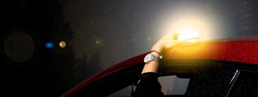 No tires los triángulos. Las luces V16 conectadas de la DGT solo servirán dentro de España