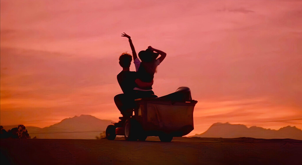 Hoy en Disney+ un clásico adolescente con peinados imposibles y una premisa que si se hiciera hoy generaría debate