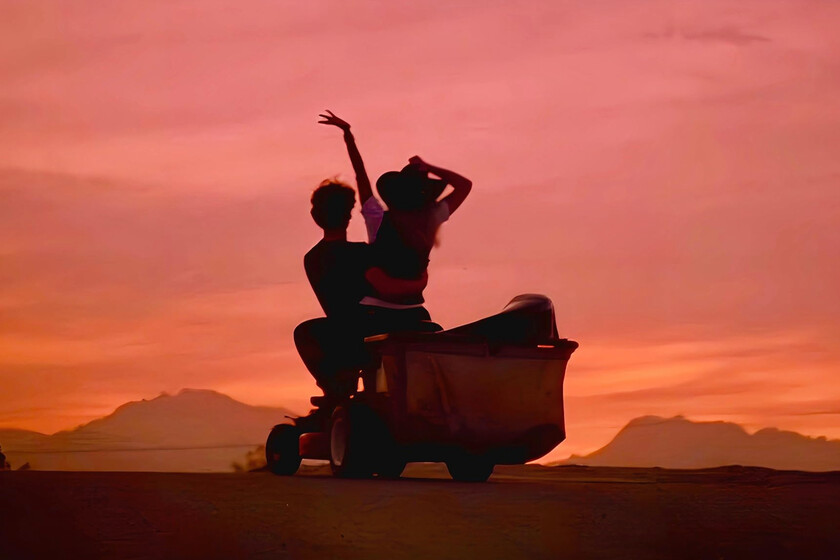 Hoy en Disney+ un clásico adolescente con peinados imposibles y una premisa que si se hiciera hoy generaría debate