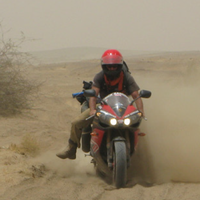 ¿Que no es posible viajar en una deportiva? Este hombre dio la vuelta al mundo en una Yamaha R1 en 19 días