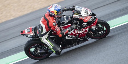 Toprak Razgatlioglu se estrena en Superbikes ganando la mejor carrera del año en Magny-Cours