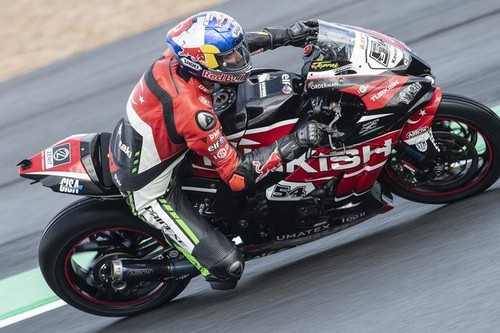 Toprak Razgatlioglu se estrena en Superbikes ganando la mejor carrera del año en Magny-Cours