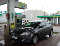 Los combustibles bajan a niveles de 2005