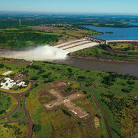 Nem usinas nucleares, nem petróleo: a megaestrutura bizarra construída pelo Brasil e Paraguai já foi a maior barragem do mundo e entrou para o Guinness ao gerar a maior quantidade de energia limpa de toda a história 