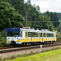 "Tardamos lo mismo en ir a Madrid que en recorrer los 90 kilómetros de Luarca a Oviedo": los trenes de cercanías de Asturias y Cantabria son de otro siglo. Los nuevos aún tardarán años en llegar
