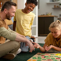 13 juegos de mesa divertidos y con reglas sencillas para niños con TDAH (y cómo jugar con ellos) 