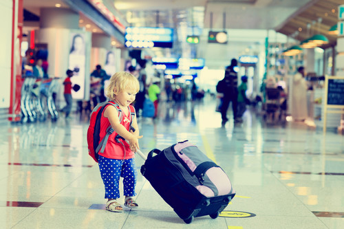 ¡Nos vamos de vacaciones! Cinco prácticos consejos para viajar con bebés y niños en verano