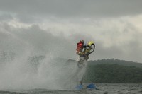 Travis Pastrana se inventa el Hydrojump