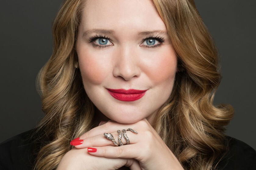 Sarah J. Maas rompe su silencio sobre ACOTAR. El sexto libro de Una Corte de Rosas y Espinas ya está terminado