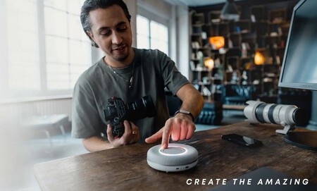El altavoz Beyerdynamic Space quiere mejorar tus llamadas en casa: sabe dónde estás, elimina los ruidos, ecos y reverberaciones