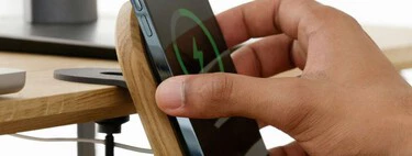 Primero fue Qi, luego MagSafe, ahora Qi2. La carga inalámbrica del iPhone es un lio y es muy probable que estés perdiendo dinero y velocidad