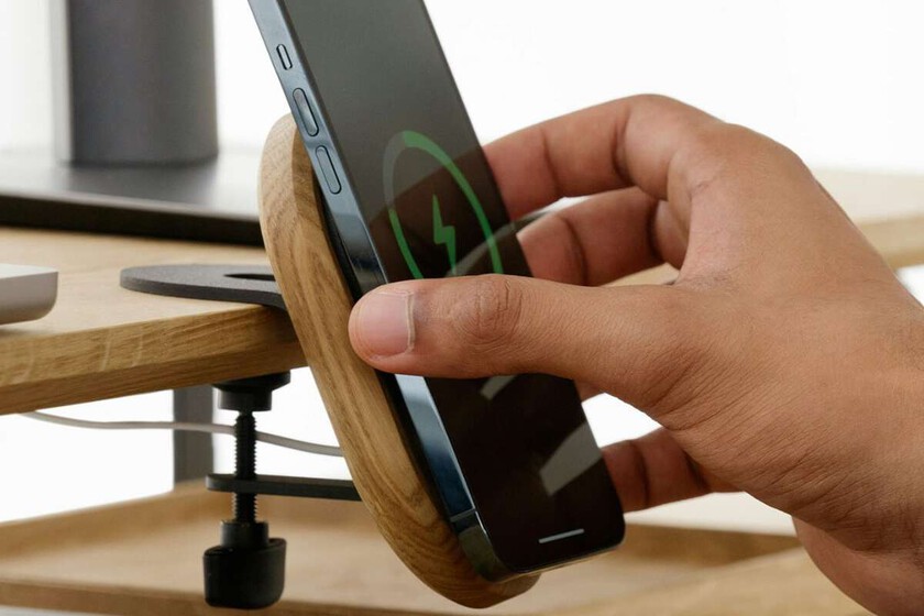 Primero fue Qi, luego MagSafe, ahora Qi2. La carga inalámbrica del iPhone es un lio y es muy probable que estés perdiendo dinero y velocidad