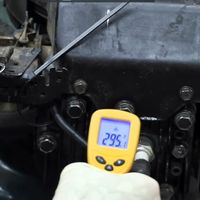 ¿Sabes qué pasa si echas azúcar en el motor? Pues nada bueno, como demuestra este granjero