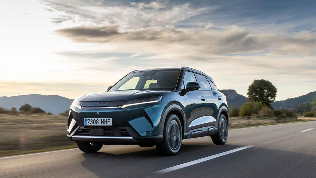 Probamos el BYD Atto 2 híbrido enchufable: el PHEV más barato de España me ha convencido por lo cómodo que es y su completo equipamiento de serie