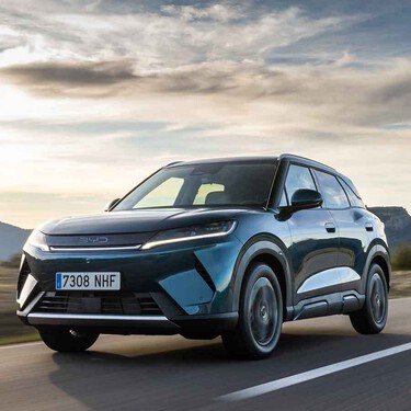 Probamos el BYD Atto 2 híbrido enchufable: el PHEV más barato de España me ha convencido por lo cómodo que es y su completo equipamiento de serie